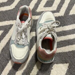 Hoff Rome Women’s Size 37 Cream and Gray Sneakers